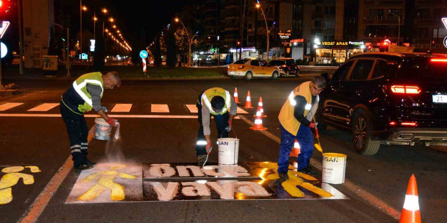 Diyarbakır’da yol çizgi yenileme çalışmaları sürüyor