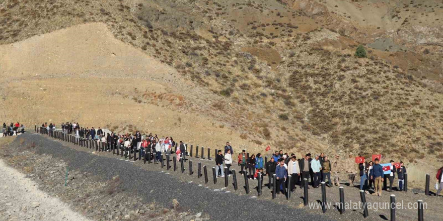 Doğa yürüyüşü ile Cumhuriyet coşkusunu yaşadılar