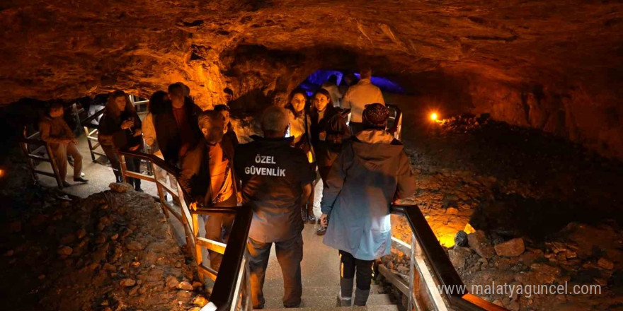 'Doğal ağrı kesici' etkisiyle bilinen tarihi Sulu Mağara’ya ziyaretçi akını