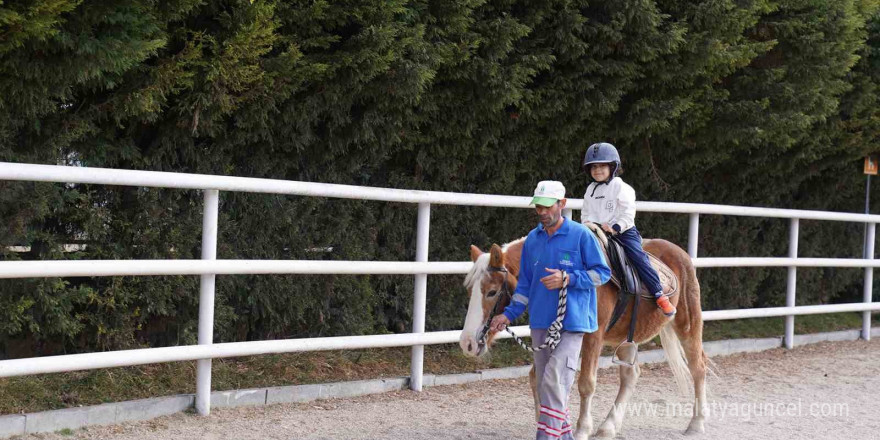 Doğal Yaşam Merkezi’nde 5 yılda 8 bin 951 çocuk ata bindi