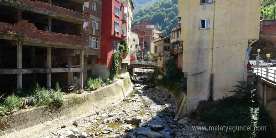 Doğu Karadeniz’de dere yataklarındaki yapılaşma tehlike oluşturuyor