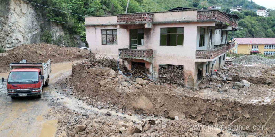 Doğu Karadeniz’de dere yataklarındaki yapılaşma tehlike oluşturuyor