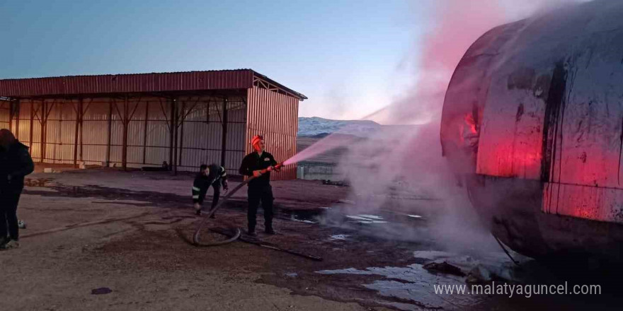 Doğubayazıt’ta petrol istasyonu deposunda yangın paniği