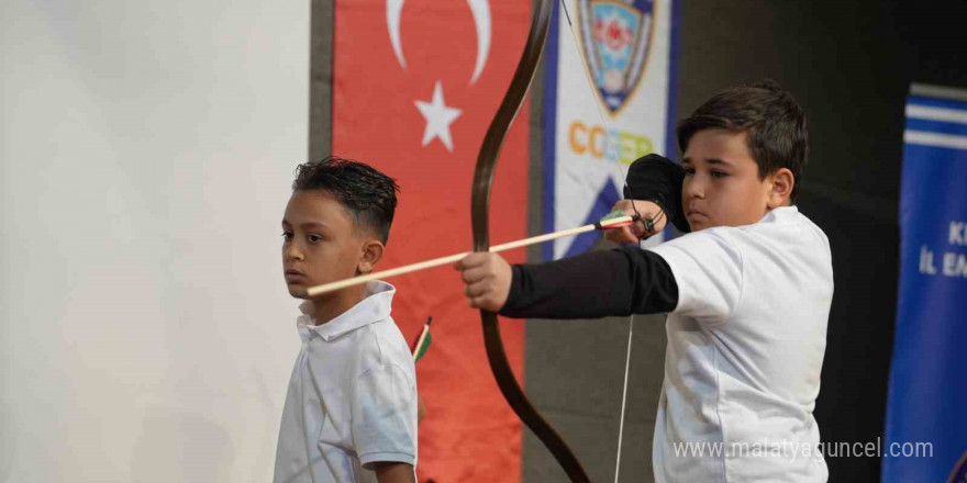 Dolandırıcılık tuzakları tiyatro sahnesinde: Çocuklardan anlamlı ders