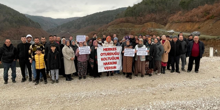 Dolu olmayan barajın suyunu paylaşmak istemeyen mahalleli DSİ’yi protesto etti