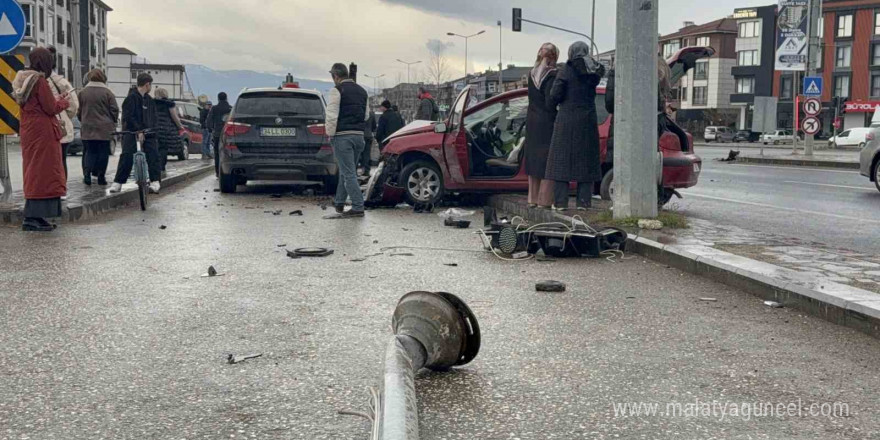 Dönüş yasağı ihlali kazaya sebep oldu: 1 yaralı