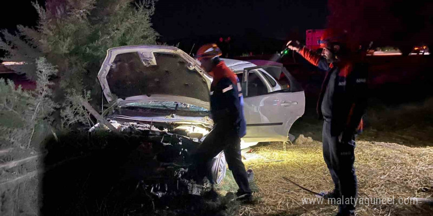 Düğünden dönen aile kaza yaptı: 1 ölü, 3 yaralı