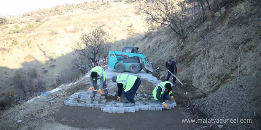 Dulkadiroğlu Belediyesi’nden kırsal mahallelere kilit parke hizmeti