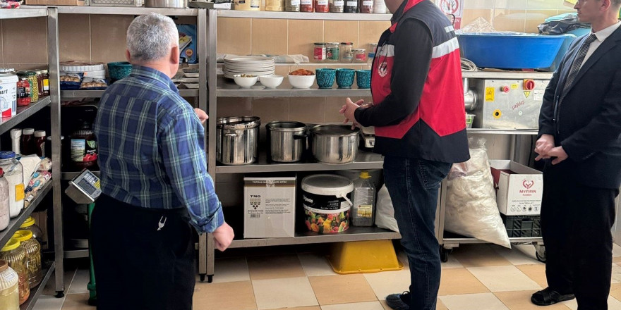 Dumlupınar’da gıda işletmeleri ve yem satış yerlerinde denetim