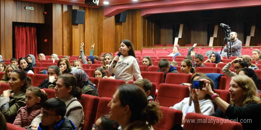 Dünyaca ünlü yazar, Bursalı çocuklarla buluştu