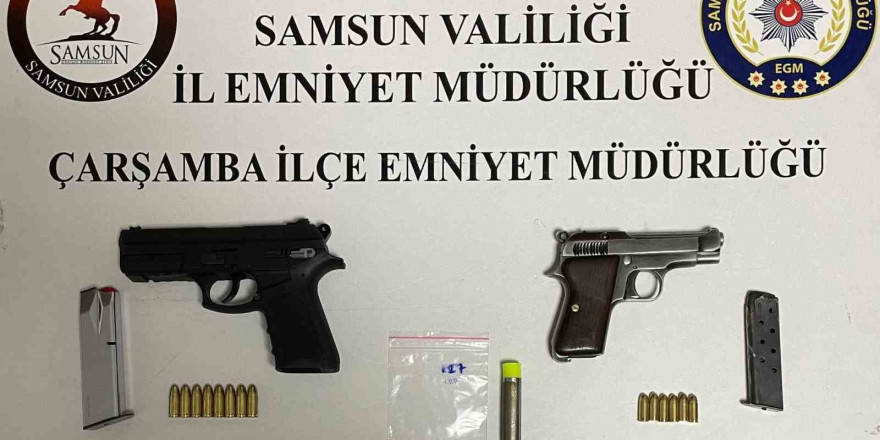 Durdurulan araçta silah ve uyuşturucu ele geçti: 3 gözaltı