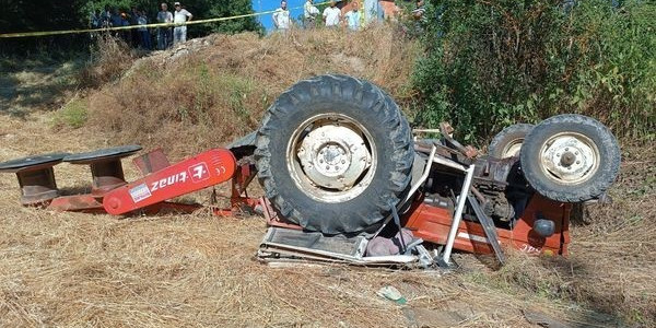 Dursunbey’de traktör ters döndü: 1 ölü