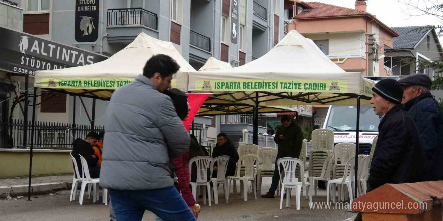 Düşen helikopterde şehit olan Astsubay İpek’in evinin önüne taziye çadırı kuruldu