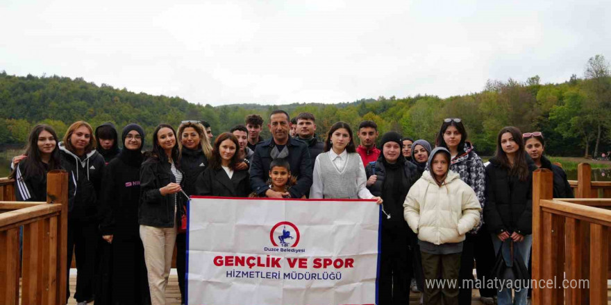 Düzce Belediyesi’nden gençlere tarih ve doğa turu