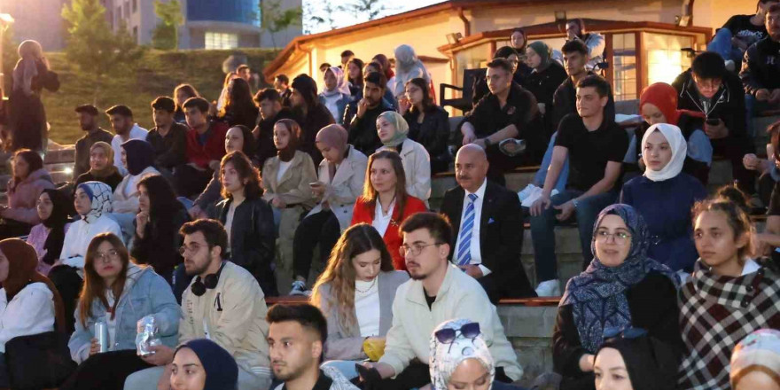 Düzce Üniversitesi’nde açık hava sinema günleri