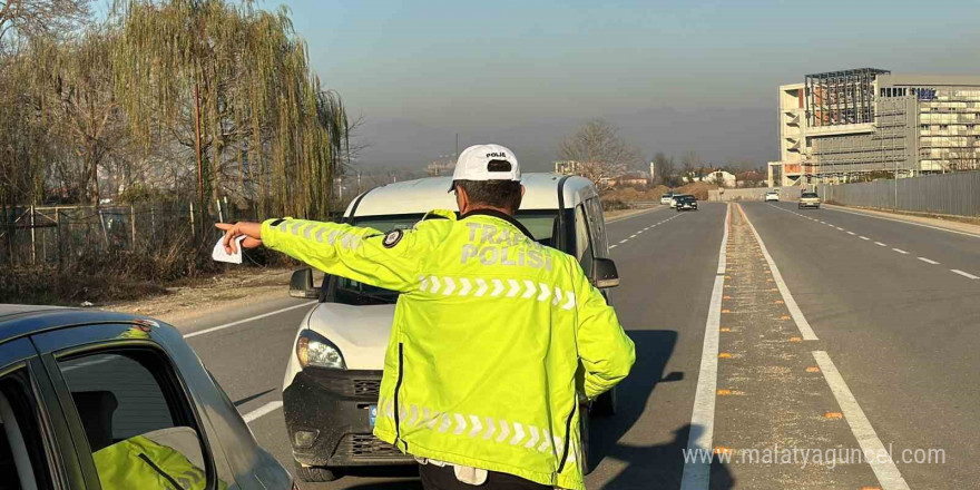 Düzce’de 163 araç trafikten men edildi 33 sürücüye alkolden işlem yapıldı