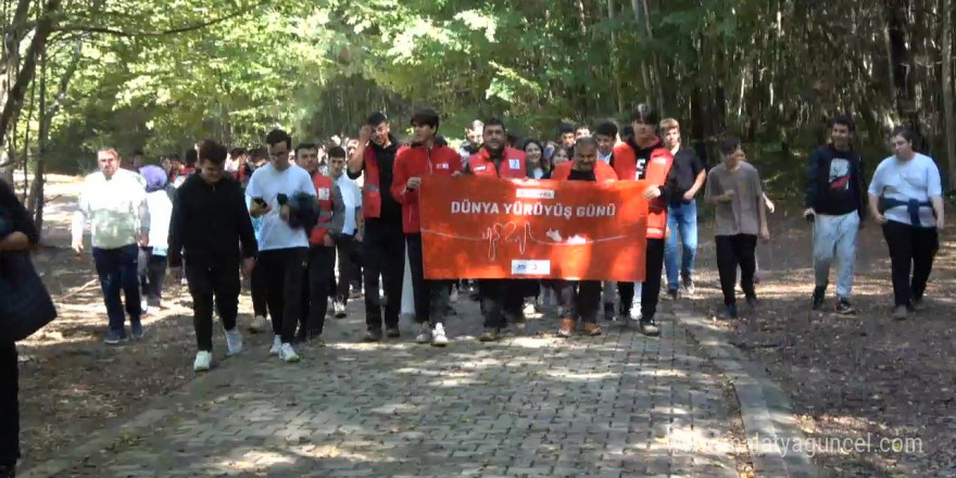 Düzce’de liseli gençler doğa yürüyüşü yaptı