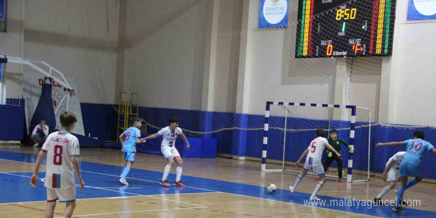 Düzce’de okul sporları futsal şampiyonası heyecanı sürüyor