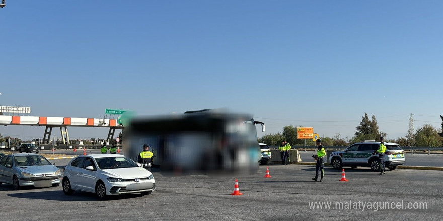 Düzensiz göçmenler Otoyol Jandarması’ndan kaçamadı