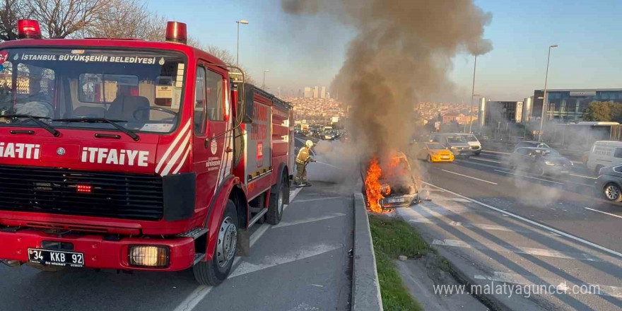 E-5’te seyir halindeki araç alevlere teslim oldu