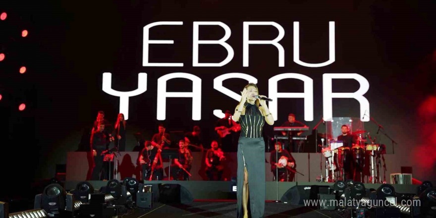 Ebru Yaşar Diyarbakır’ı salladı