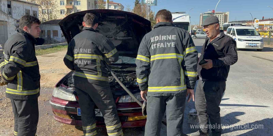 Edirne’de alev alan otomobilini gözyaşlarıyla izlediler