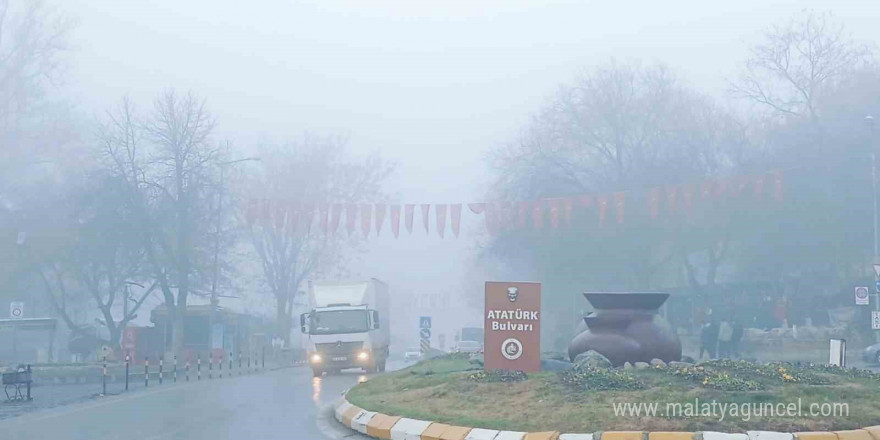 Edirne’de etkili olan sis yaşamı olumsuz etkiledi: Tarihi camiler gözle görünmez oldu