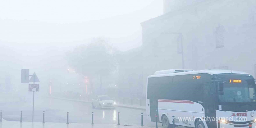 Edirne’de etkili olan sis yaşamı olumsuz etkiledi: Tarihi camiler gözle görünmez oldu