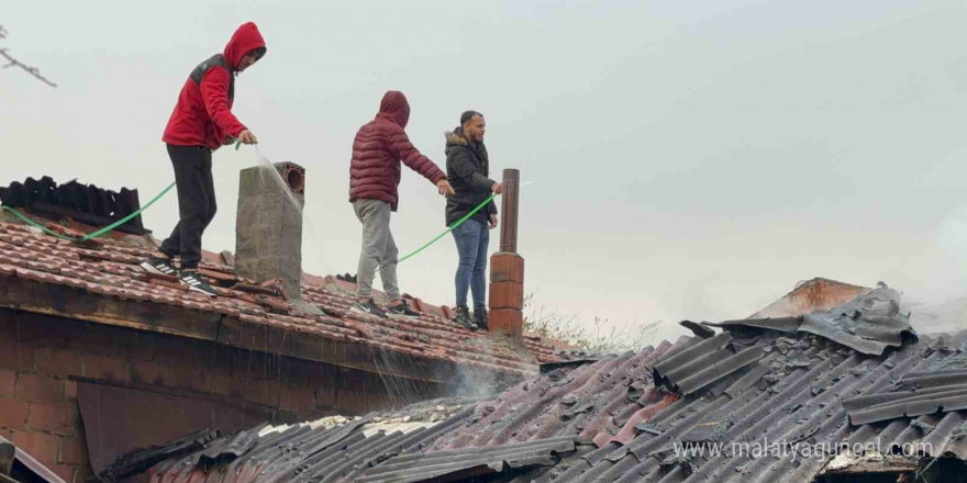 Edirne’de gecekondu alevlere teslim oldu: 1 kişi dumandan etkilendi