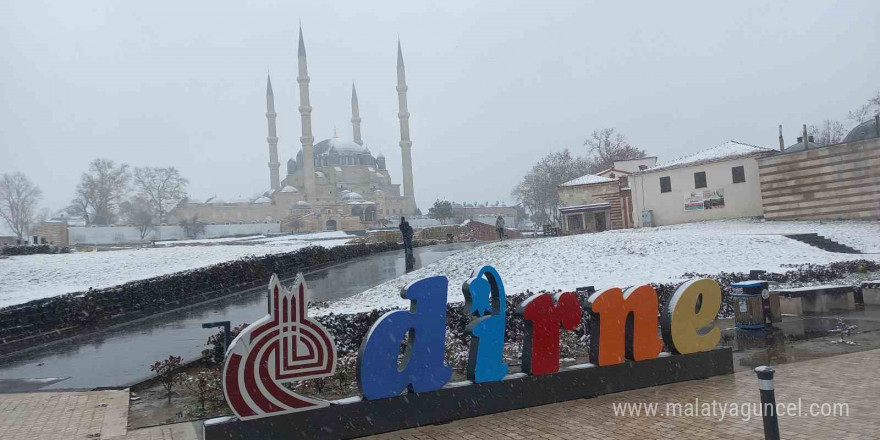 Edirne’de kar yağışı 4. gününde etkisini artırıyor