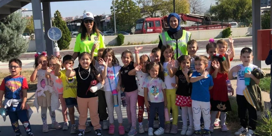 Edirne’de miniklere oyunlarla trafik eğitimi verildi