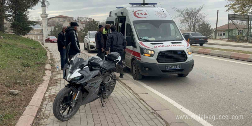 Edirne’de motosikletten düşen sürücü yaralandı