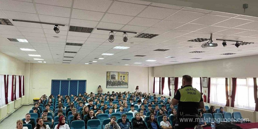 Edirne’de öğrencilere trafik güvenliği eğitimi verildi