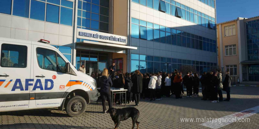 Edirne’de ortaokul öğrencilerine afet bilincini aşılayan etkinlik