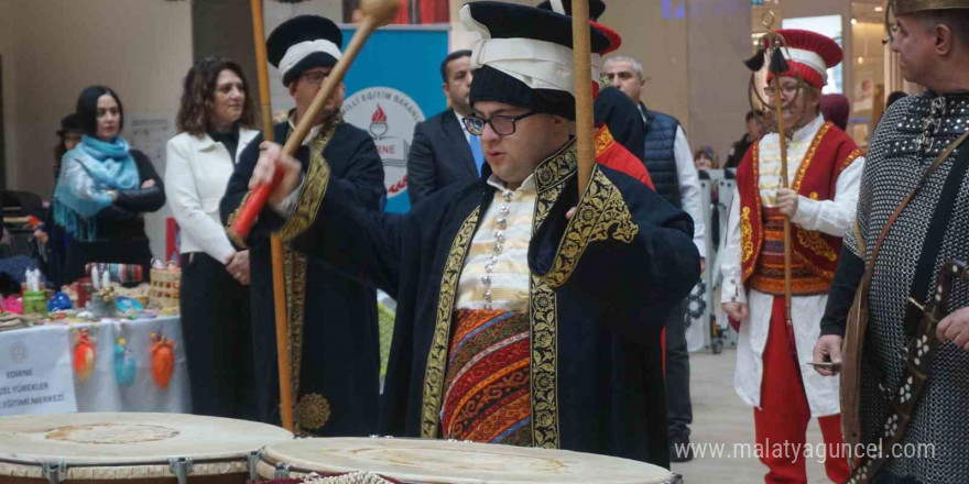 Edirne’de özel öğrencilerden mehteran gösterisi