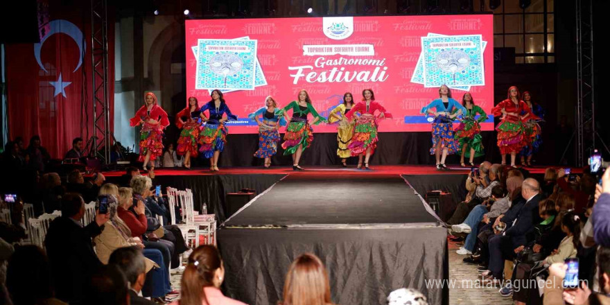 Edirne’de Rumeli kıyafetlerinden oluşan defile ilgi gördü