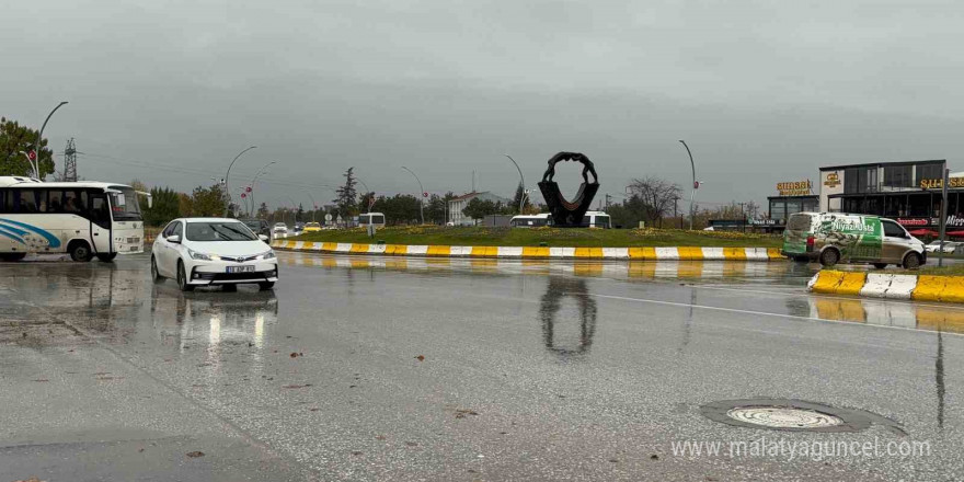 Edirne’de sağanak yağış etkili oluyor