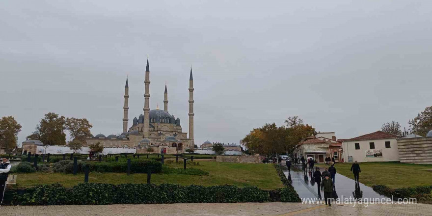 Edirne’de sağanak yağış etkili oluyor