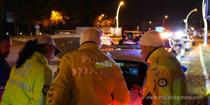 Edirne’de trafik polisleri 17 ekiple uygulama yaptı