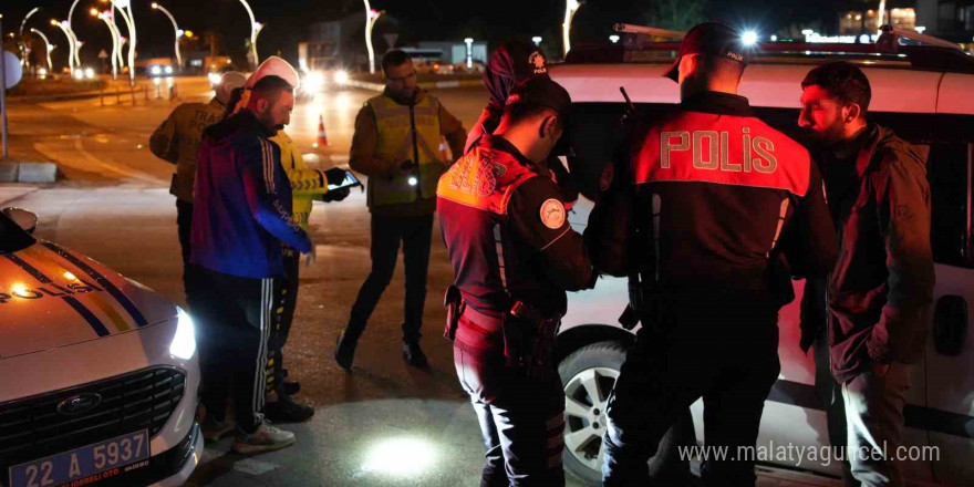 Edirne’de trafik polisleri 17 ekiple uygulama yaptı