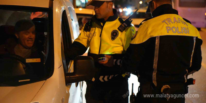 Edirne’de trafik polisleri 17 ekiple uygulama yaptı