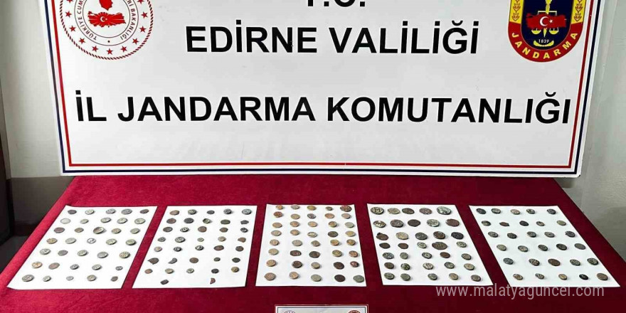 Edirne’de yolcu otobüsünde 177 tarihi sikke ele geçirildi