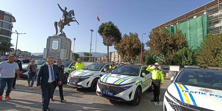 Edremit İlçe Emniyet ve Bölge Trafik İstasyon Amirliğine 26 adet yeni ekip aracı