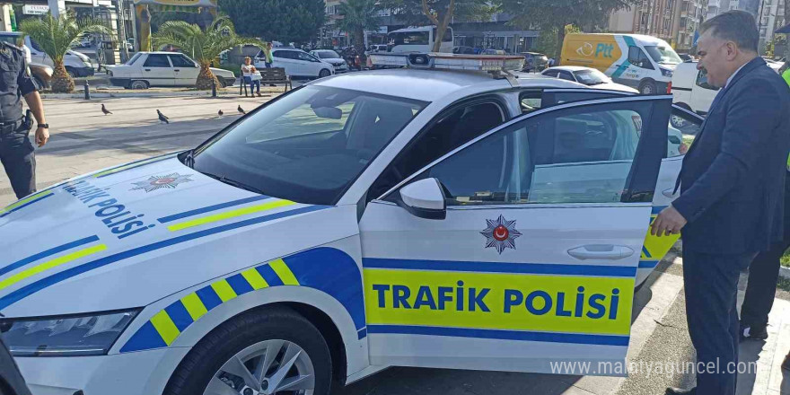 Edremit İlçe Emniyet ve Bölge Trafik İstasyon Amirliğine 26 adet yeni ekip aracı