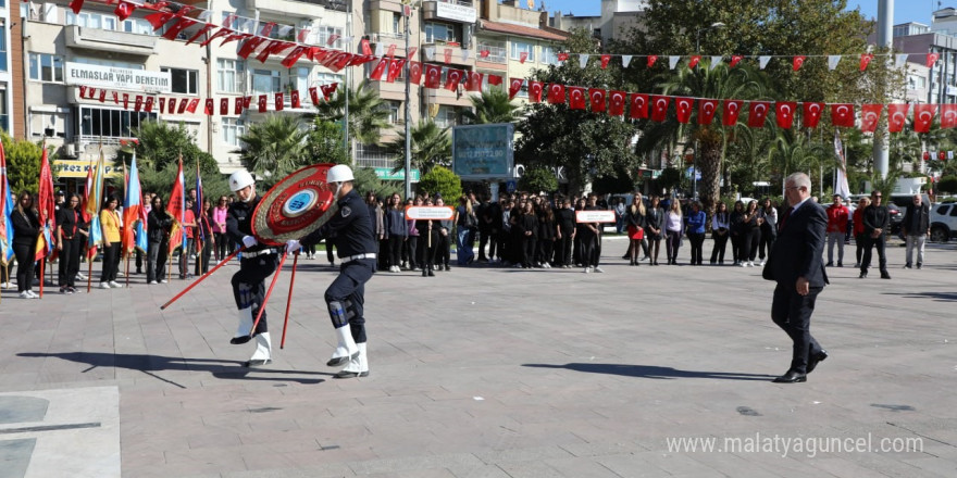 Edremit’te Cumhuriyet’in 101. yılı kutlamaları coşkuyla başladı