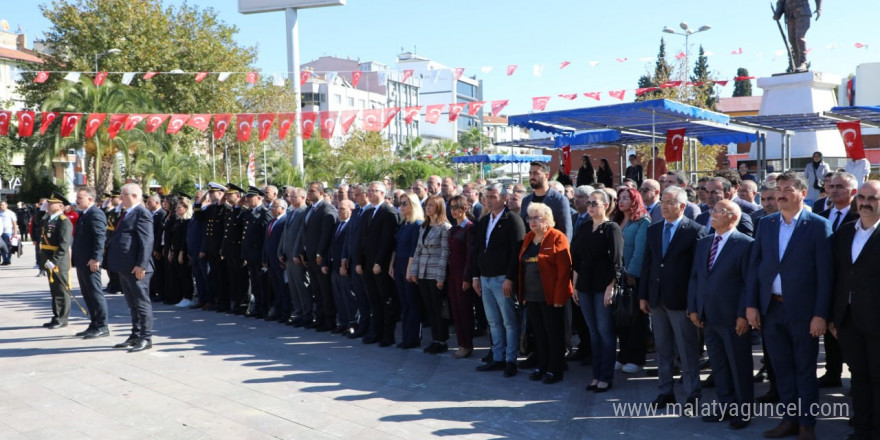 Edremit’te Cumhuriyet’in 101. yılı kutlamaları coşkuyla başladı