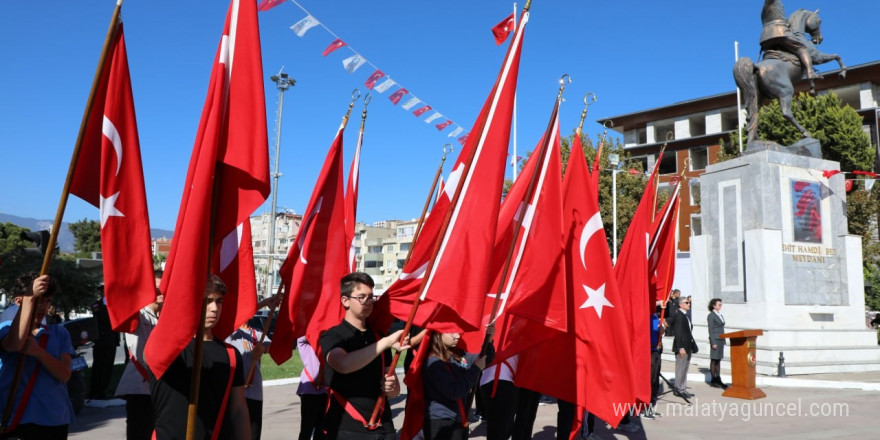 Edremit’te Cumhuriyet’in 101. yılı kutlamaları coşkuyla başladı