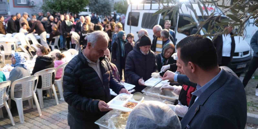 Efeler Belediye Başkan Adayı Pehlivan, iftarını mahalle sakinleri ile birlikte açtı