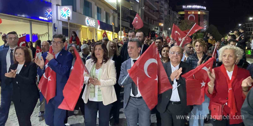 Efeler Belediyesi, ‘Cumhuriyet Bayramı’nı fener alayı ile taçlandırdı