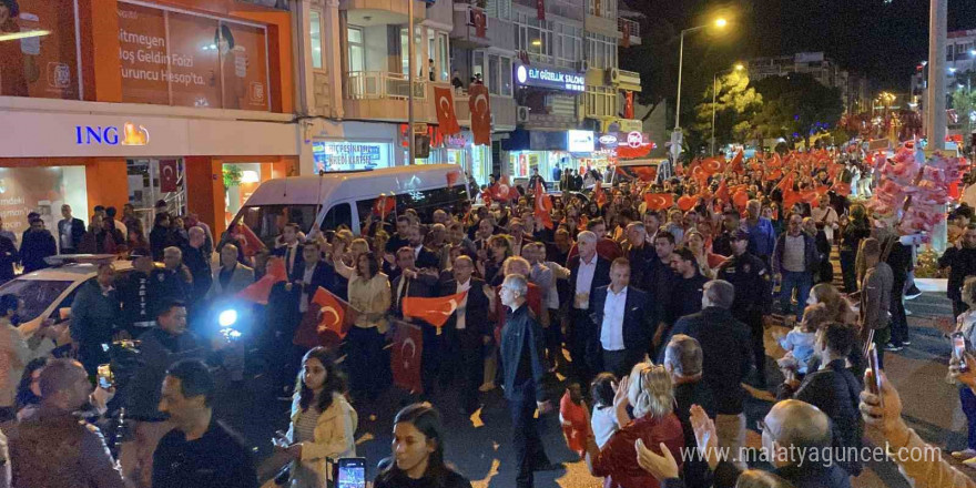 Efeler Belediyesi, ‘Cumhuriyet Bayramı’nı fener alayı ile taçlandırdı